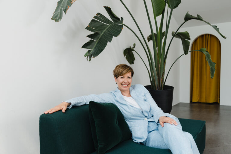 Frau Winkelmann Businessfotografie Film Nadine 2 768x512